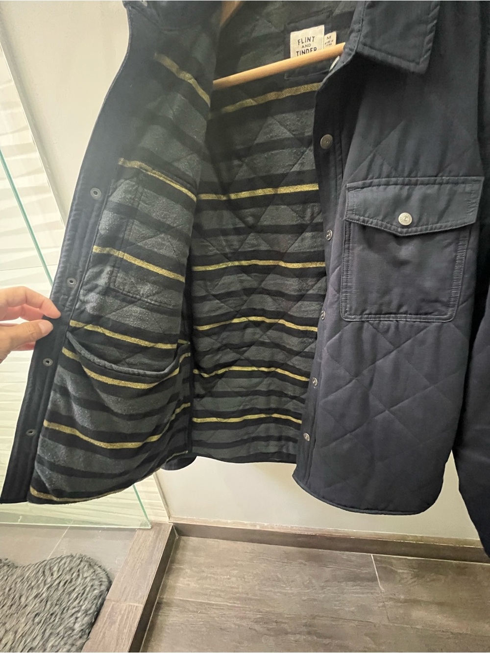 Huckberry - FLINT AND TINDER
Quilted Shirt Jacket
in Navy - Size M - Picture 6 of 12